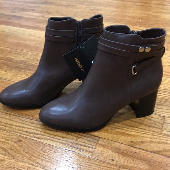 NWT Forever 21 Brown Ankle Boots - Picture 3 of 4
